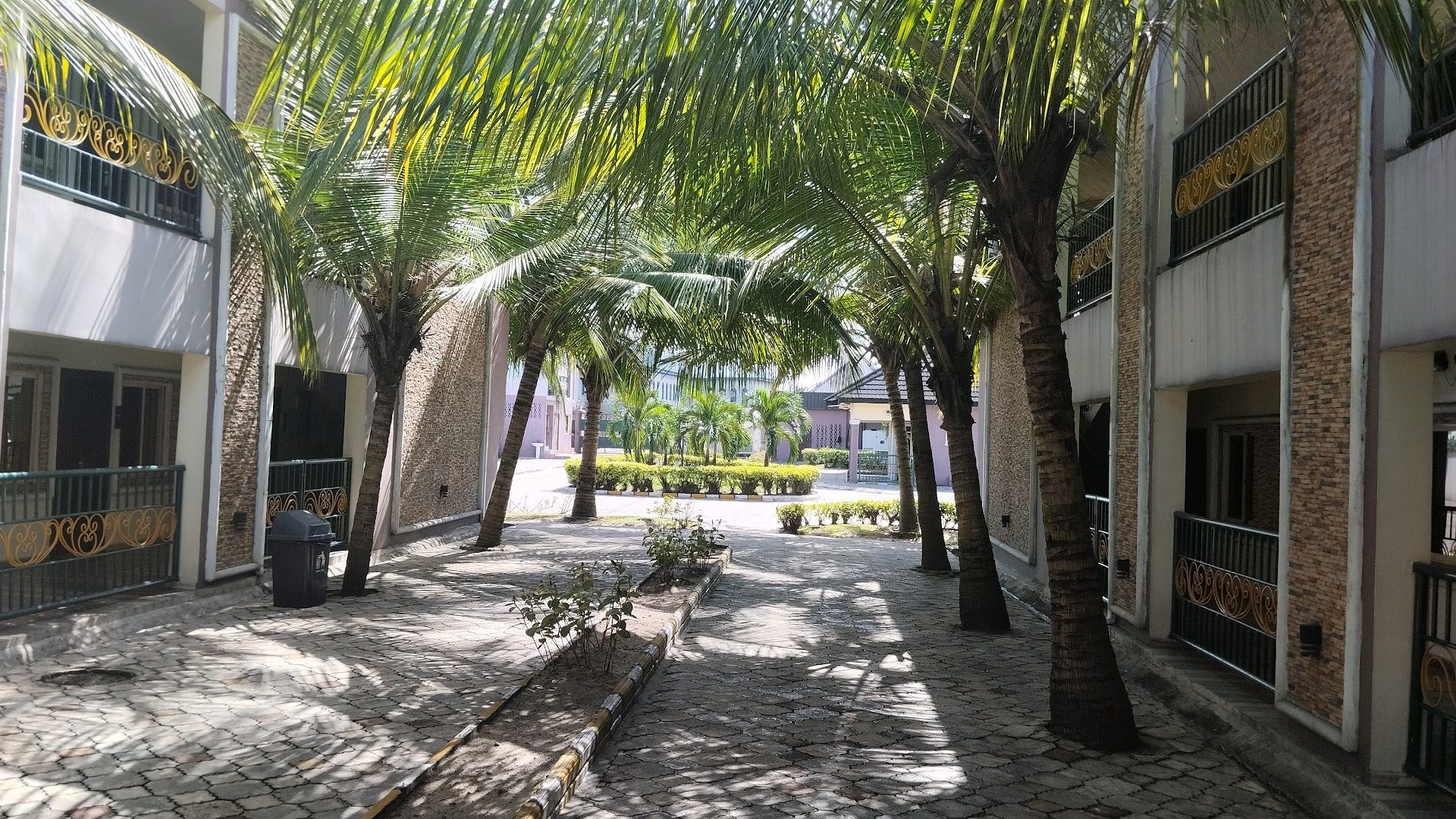 Bonny Delight Guesthouse courtyard with palm trees